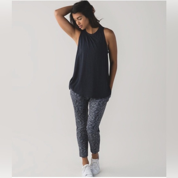 LULULEMON Jet Crop Slim Size 8 Static White, EEUC - Picture 1 of 8
